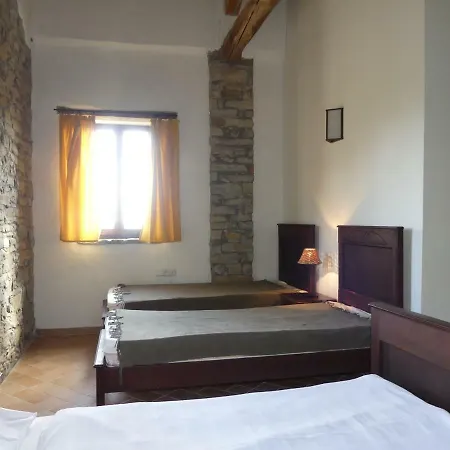 Buchere Nyaraló Mombarcaro